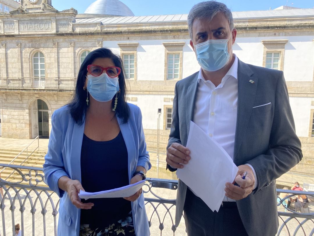 El portavoz del grupo municipal, Alfonso Marnotes, y la concejala Patricia López Román