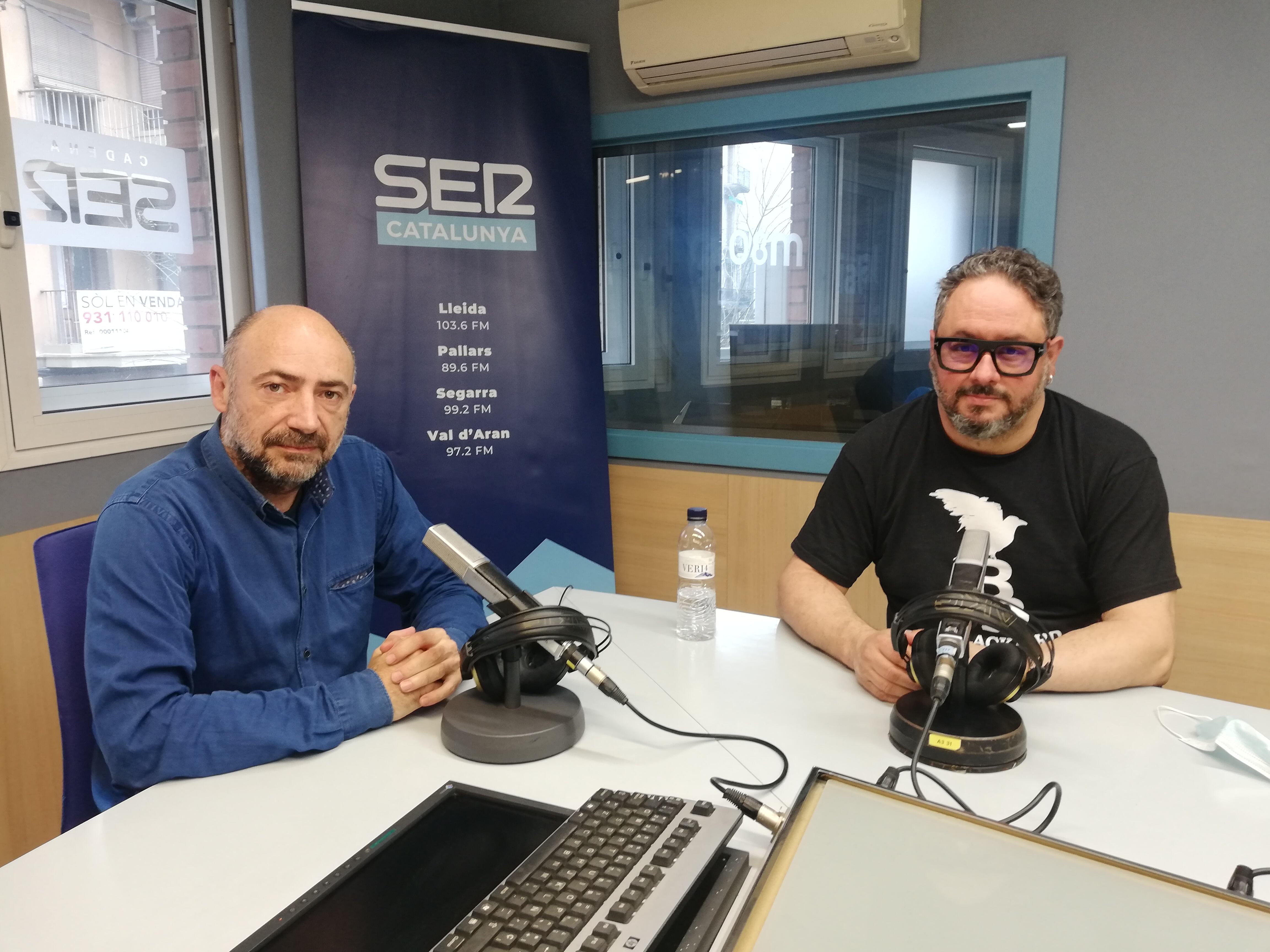 Òscar Lanza, de Som Veïns i Josep Maria Muñoz de la plataforma del Pla de l'Aigua en un moment de l'entrevista a l'Aquí Lleida de Ràdio Lleida.