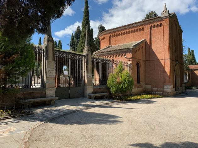 Entrada cementerio Guadalajara