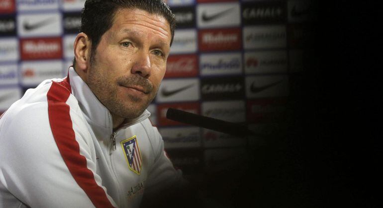 El técnico del Atlético de Madrid Diego Pablo Simeone, en la rueda de prensa previa al partido ante el Real Madrid en el Calderón.