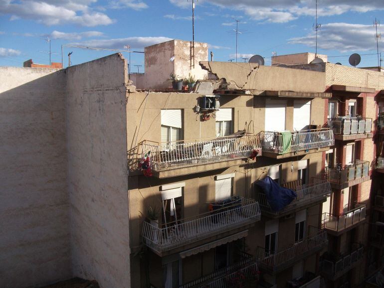 A los habitantes del inmueble les ha dado tiempo a abandonarlo sin que causara daños personales de gravedad