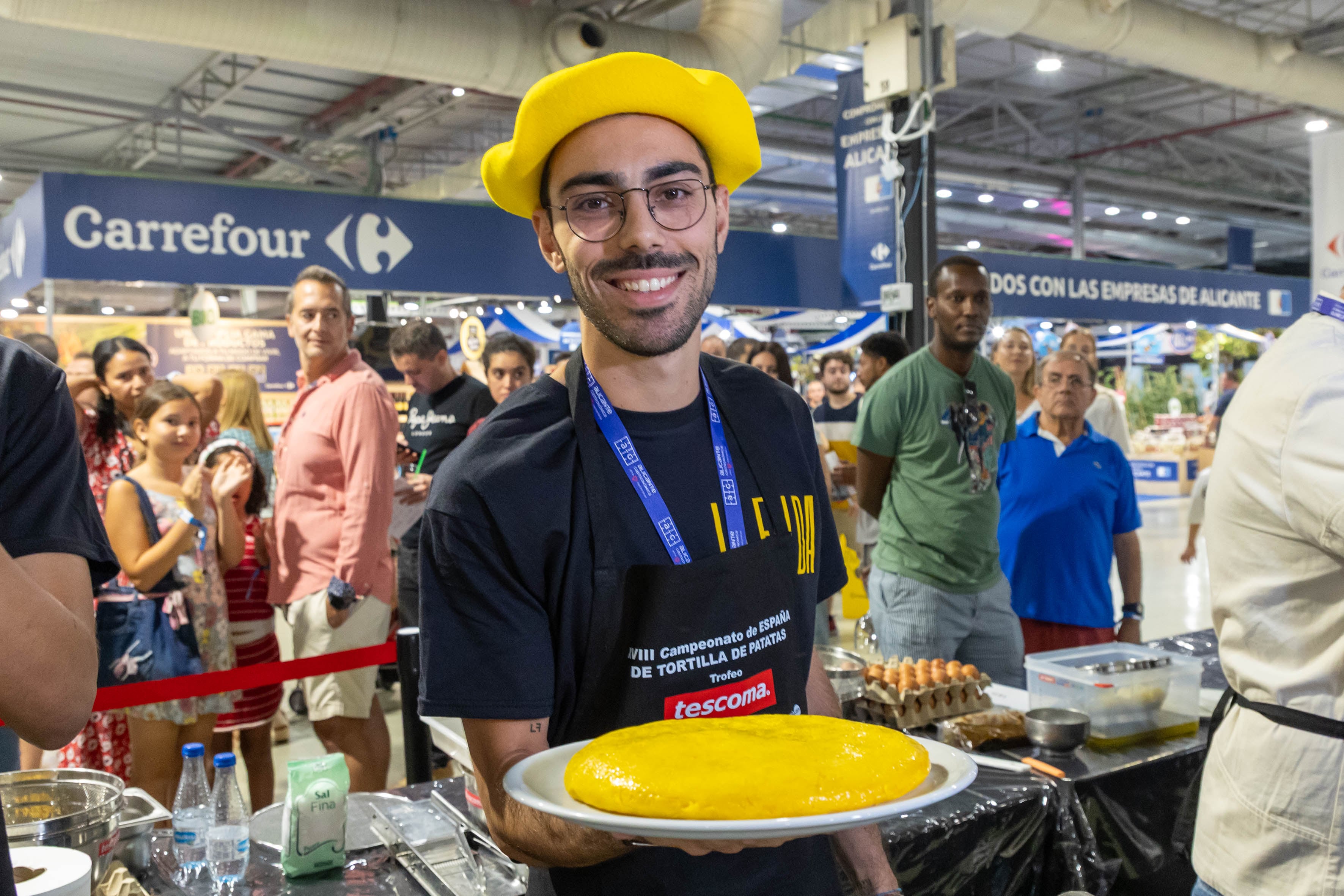 Alejandro Oliveira, cocinero de La Falda de Chamberí (Madrid), ha cocinado la mejor tortilla de patatas de España. Foto: Alicante Gastronómica