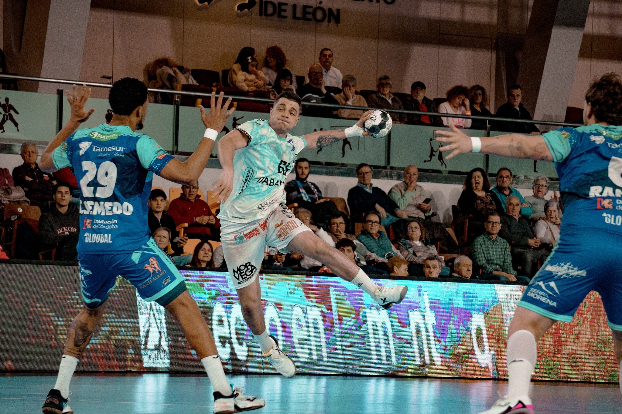 Edu Fernández sigue siendo baja.