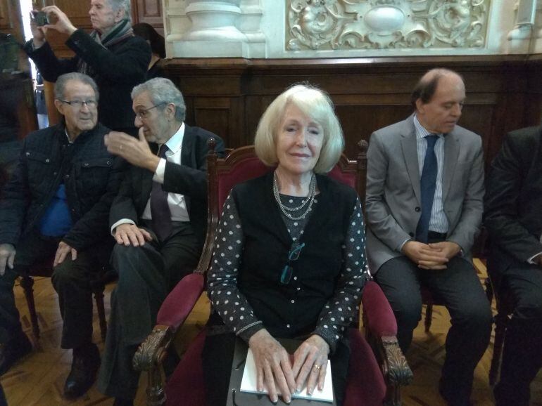 Mercedes Carrión Masip ganadora del I Premio Internacional de Poesía "Jorge Manrique"