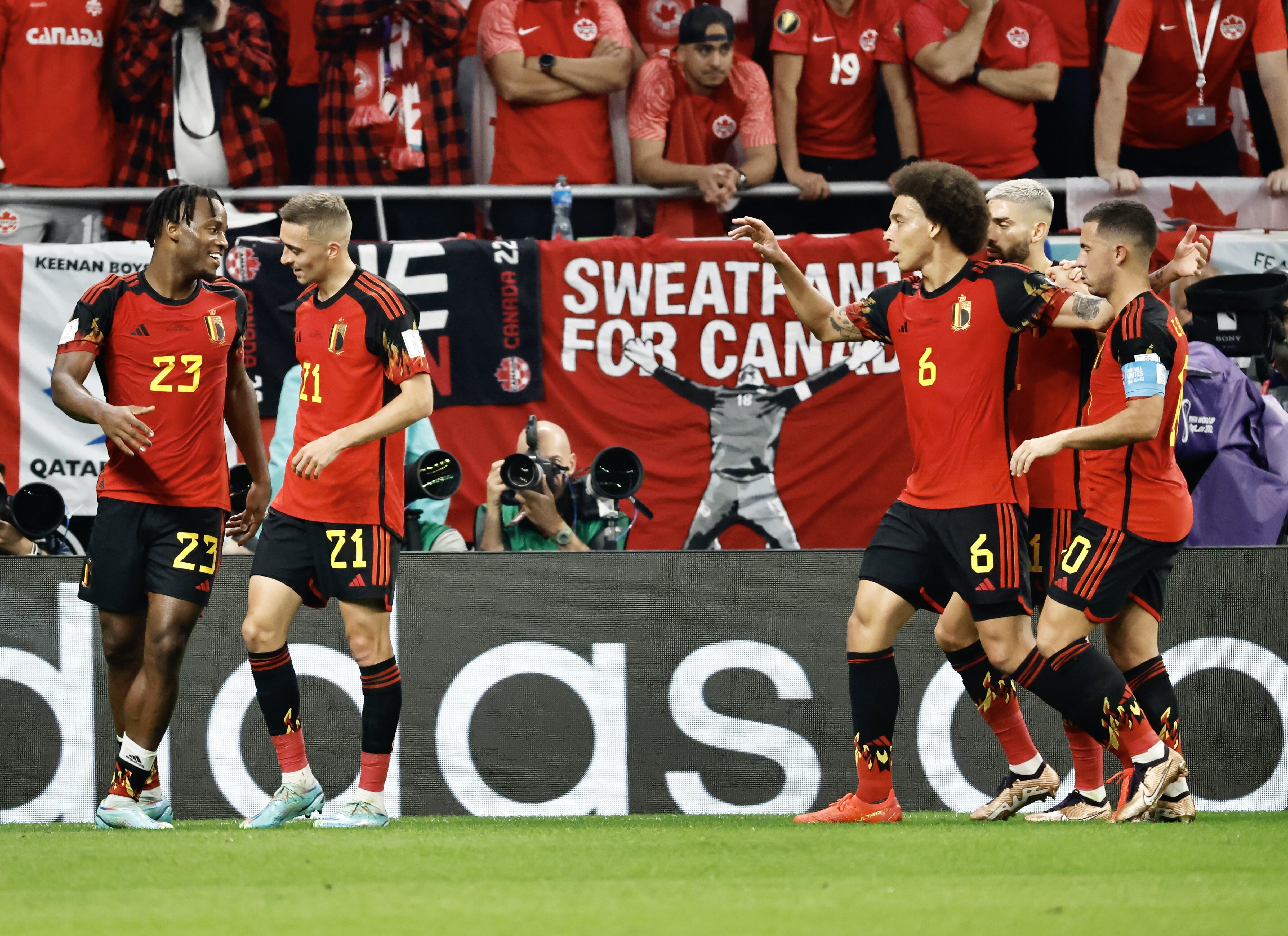 Batshuayi celebra el único gol del partido en el Bélgica 1-0 Canadá.