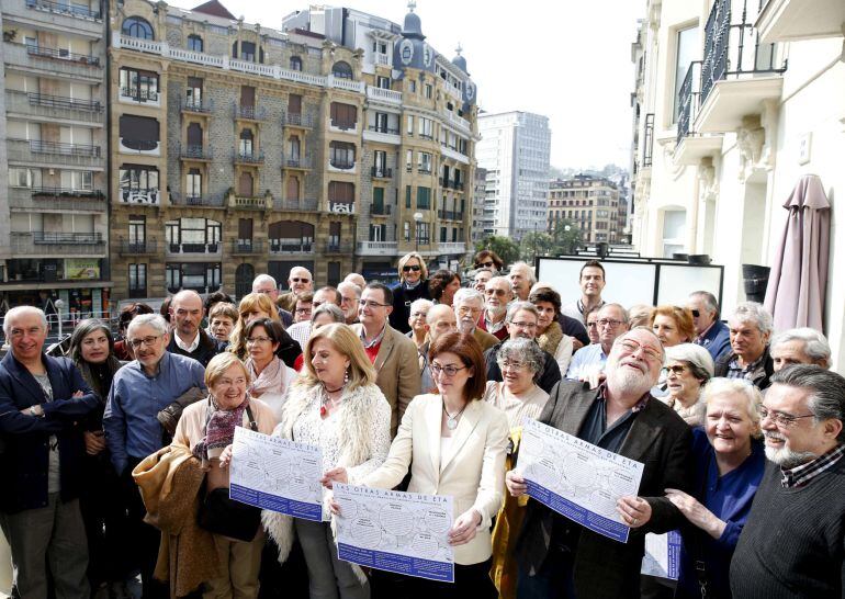 Un grupo de personalidades del País Vasco presentan el manifiesto &quot;Por un fin de ETA sin impunidad&quot;