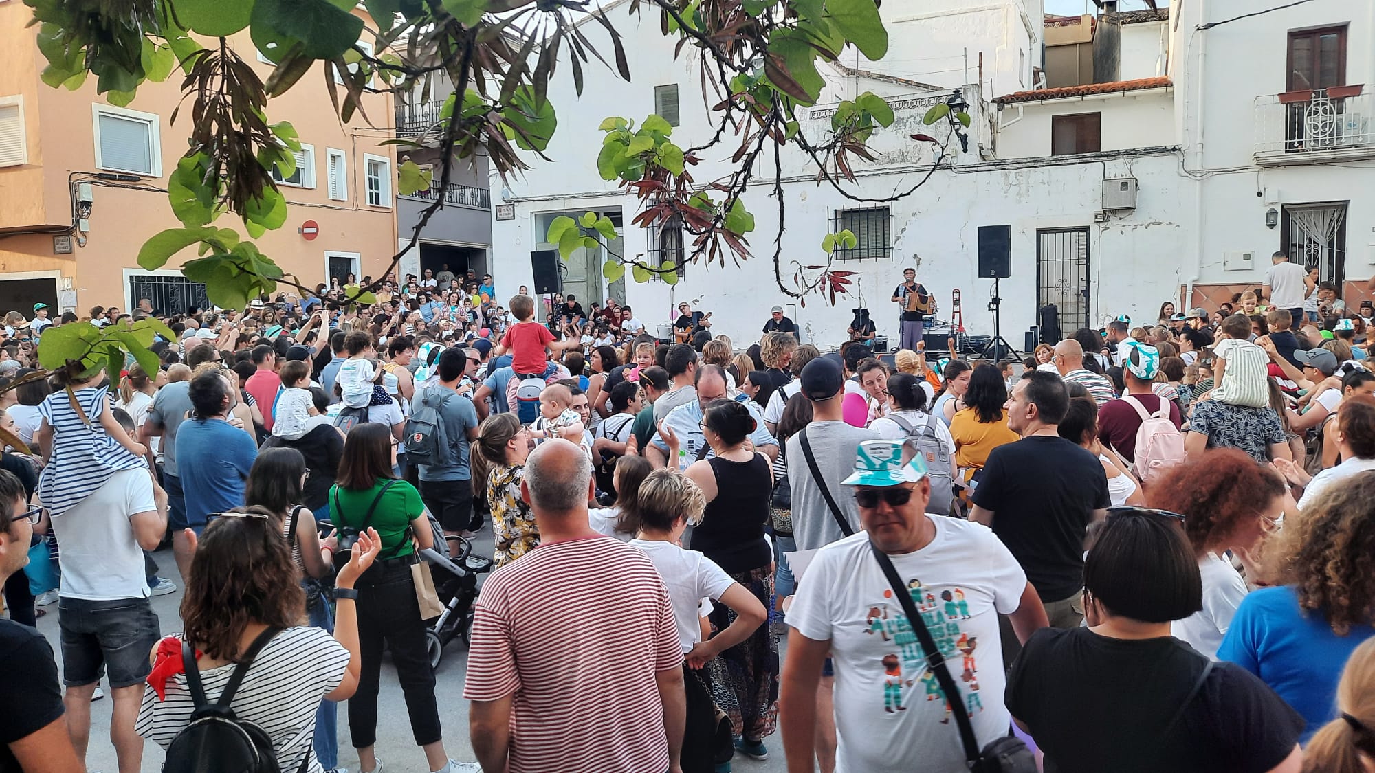 Un momento de la Trobada, concierto de Dani Miquel. Parcent