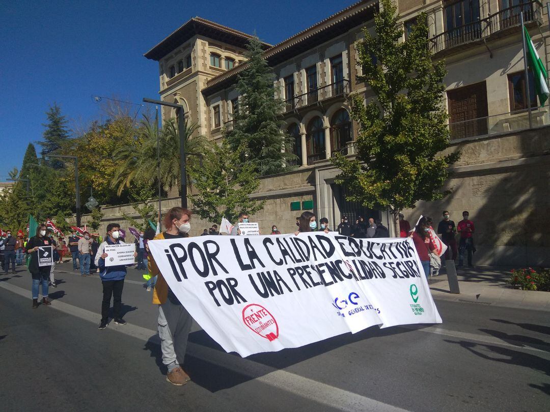 Manifestación estudiantes UGR por la Gran Vía