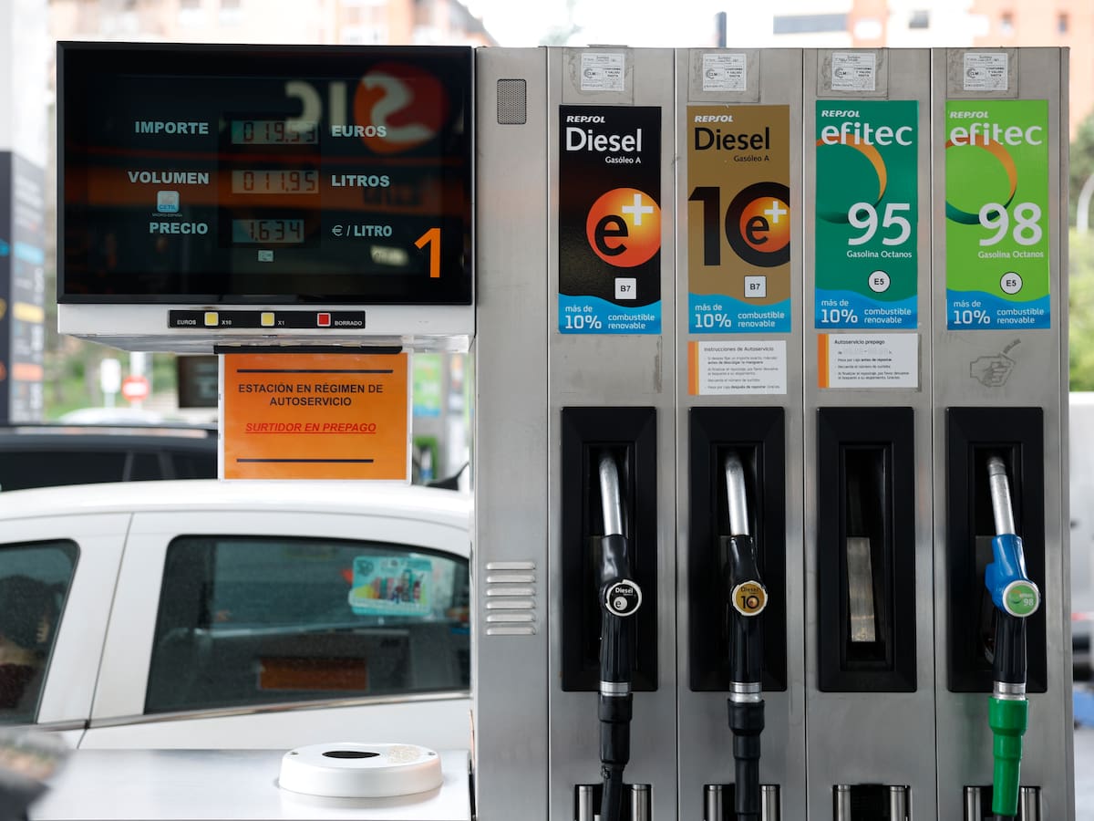 Colas en gasolineras de Xàtiva y comarcas ante la subida del precio del combustible