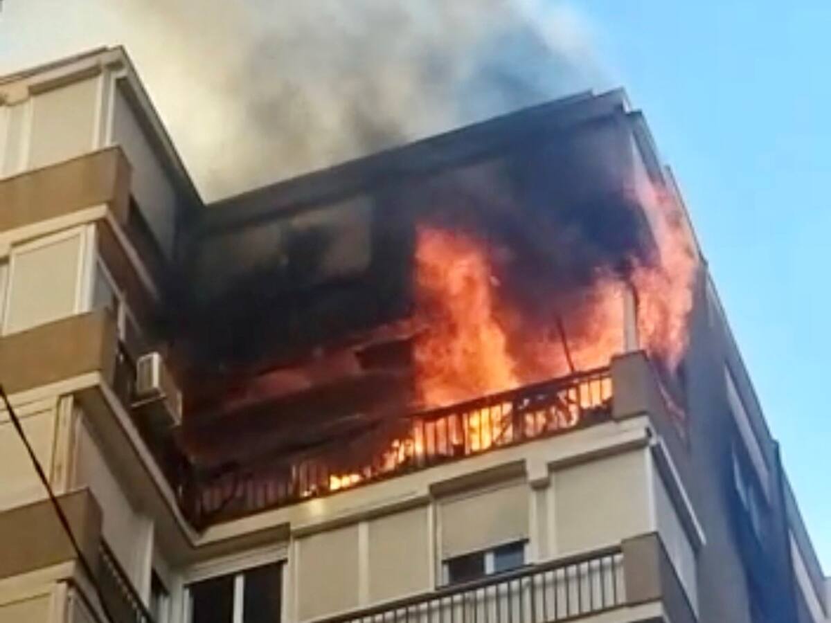 Un aparatoso incendio en un edifico de La Malagueta deja ocho heridos