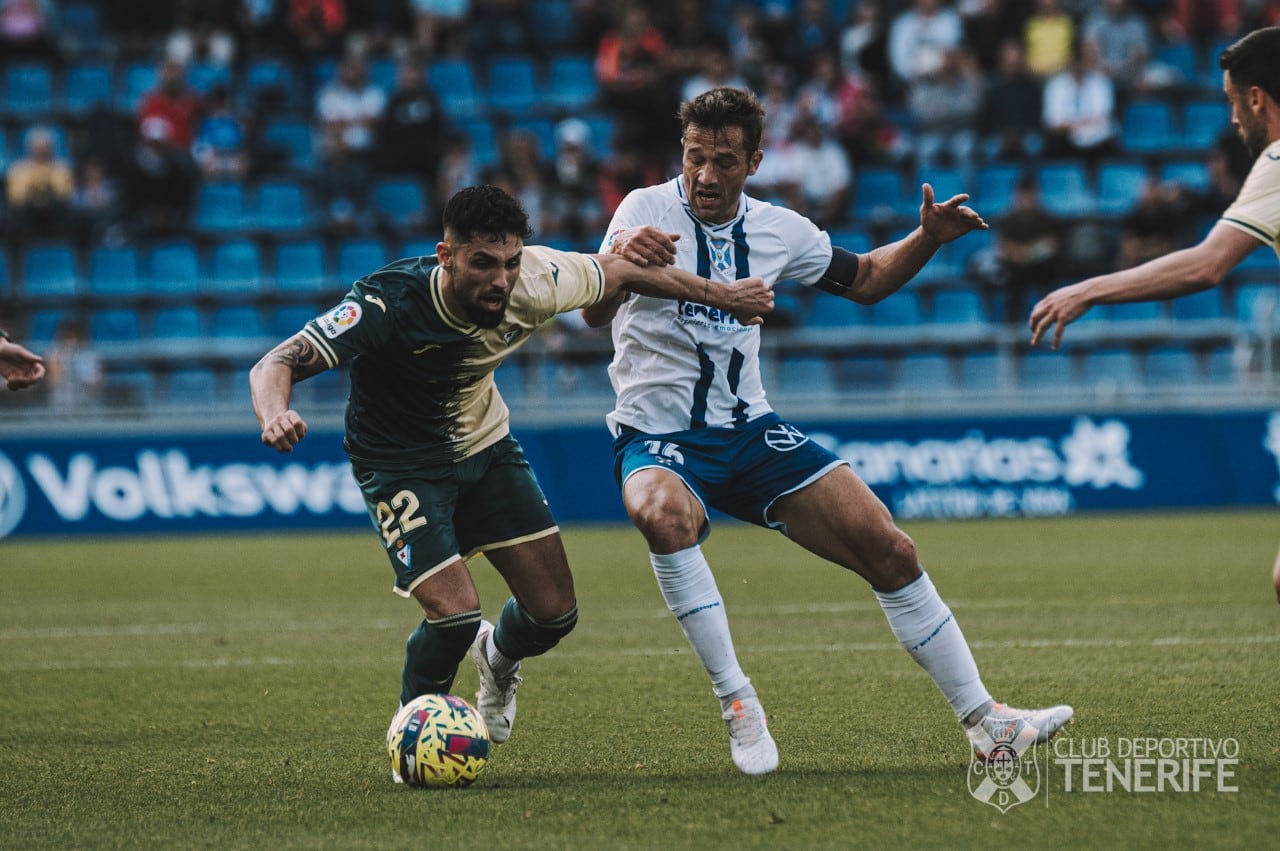 Aitor Sanz, en un lance del partido con el Eibar.