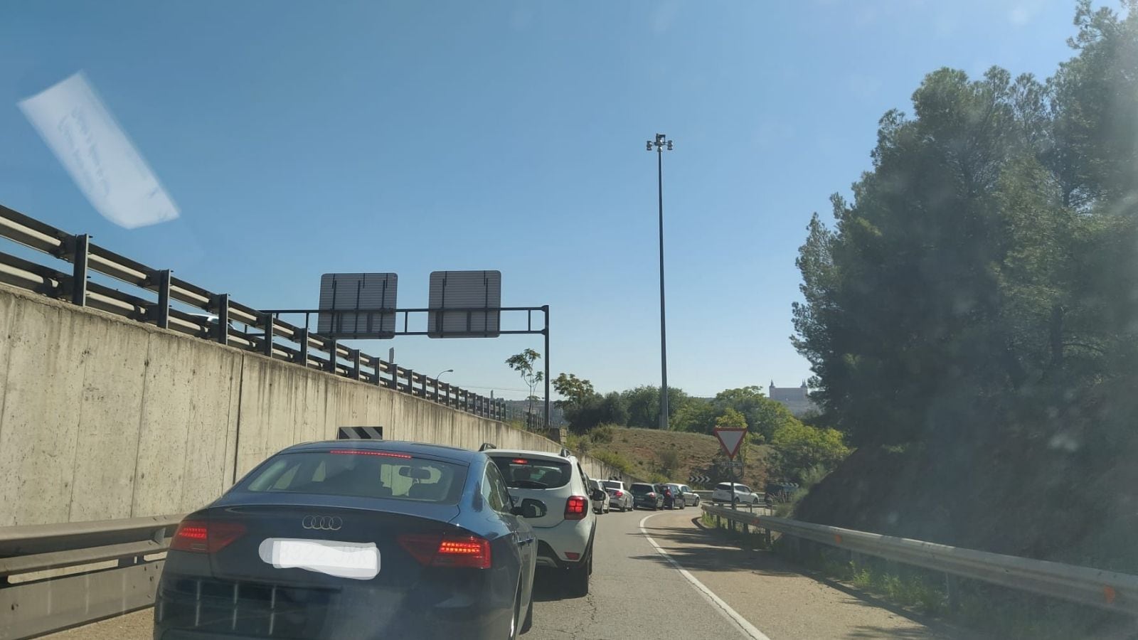 Imagen de las retenciones producidas por motivo de la colisión por alcance en la Autovía A-42, a la altura del término municipal de Toledo