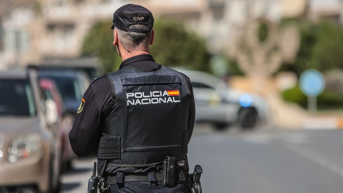 Detenido en Elda un hombre por robar en un bazar del centro tras saltar la alarma de madrugada