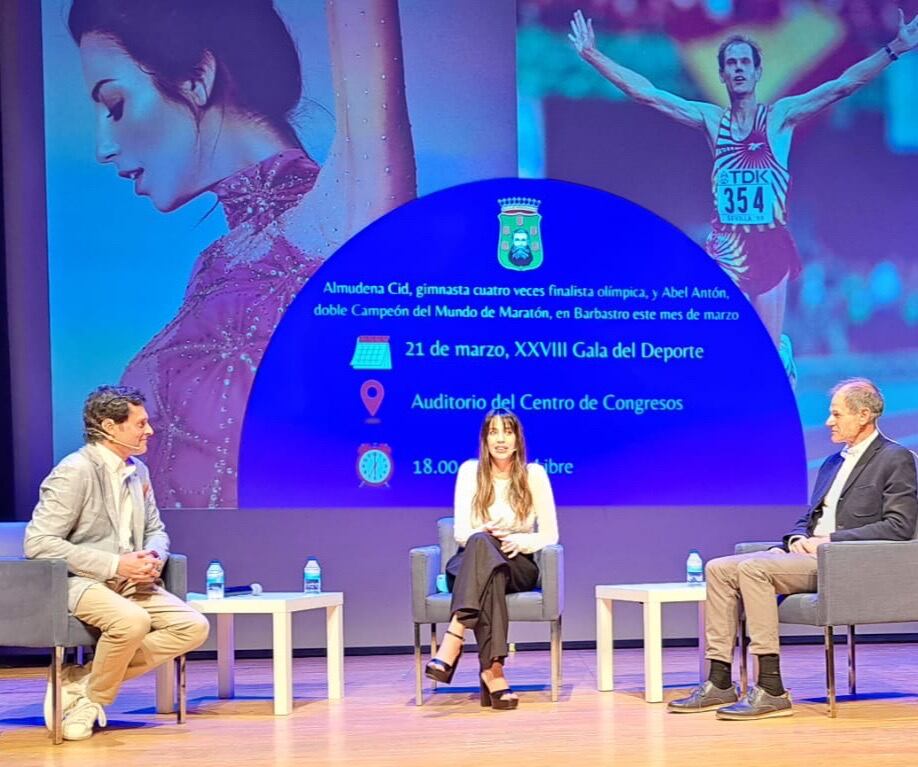 Almudena Cid y Abel Antón fueron los deportistas invitados. Foto: Ayuntamiento de Bsrbastro