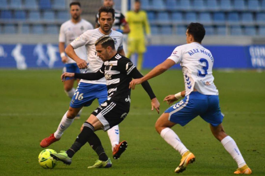 Gallar controlando el balón