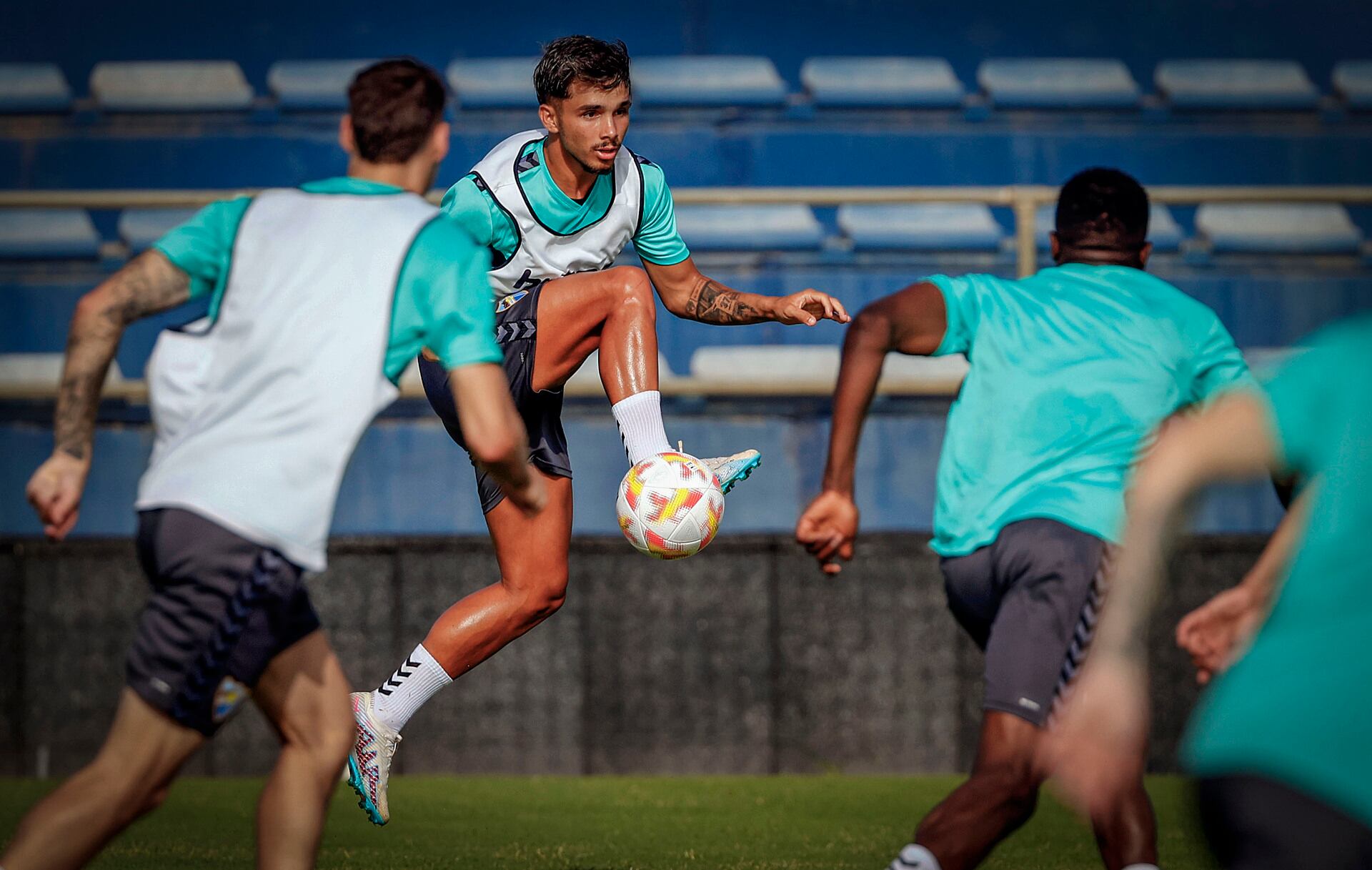 Kevin en en el entrenamiento del Málaga en la Federación