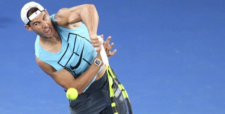 Rafa Nadal, entrenando en Melbourne de cara al Abierto de Australia.