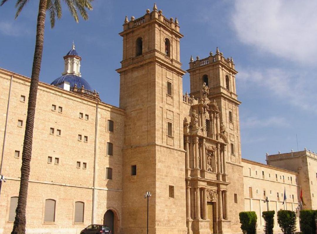 El concejal de Urbanismo, Juan Giner, ha explicado que "se va a iniciar un plazo de 45 días de exposición pública del Plan Especial de San Miguel de los Reyes para que los vecinos puedan, una vez más, aportar sus ideas y entre todos mejorar la protección de uno de los edificios más emblemáticos e históricos de la ciudad".