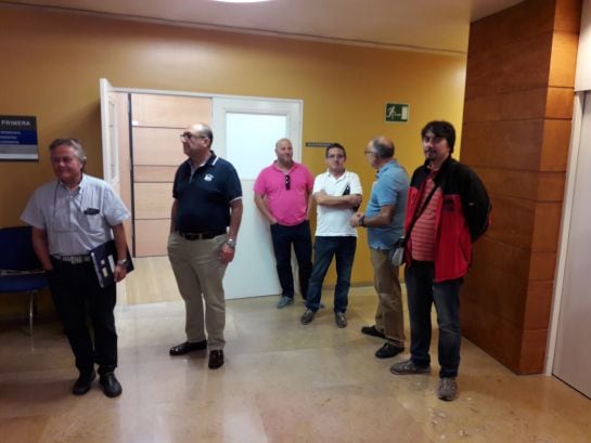 Ninguno de los sidicalistas ha querido hacerse la foto con el concejal, tanto los firmantes del pre acuerdo como los representantes del SIME