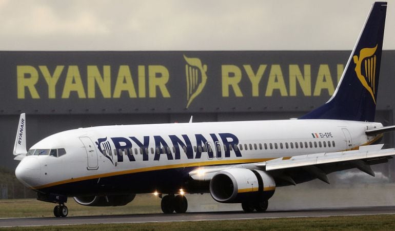 Un avión de Ryanair aterriza en el aeropuerto londinense de Stansted.