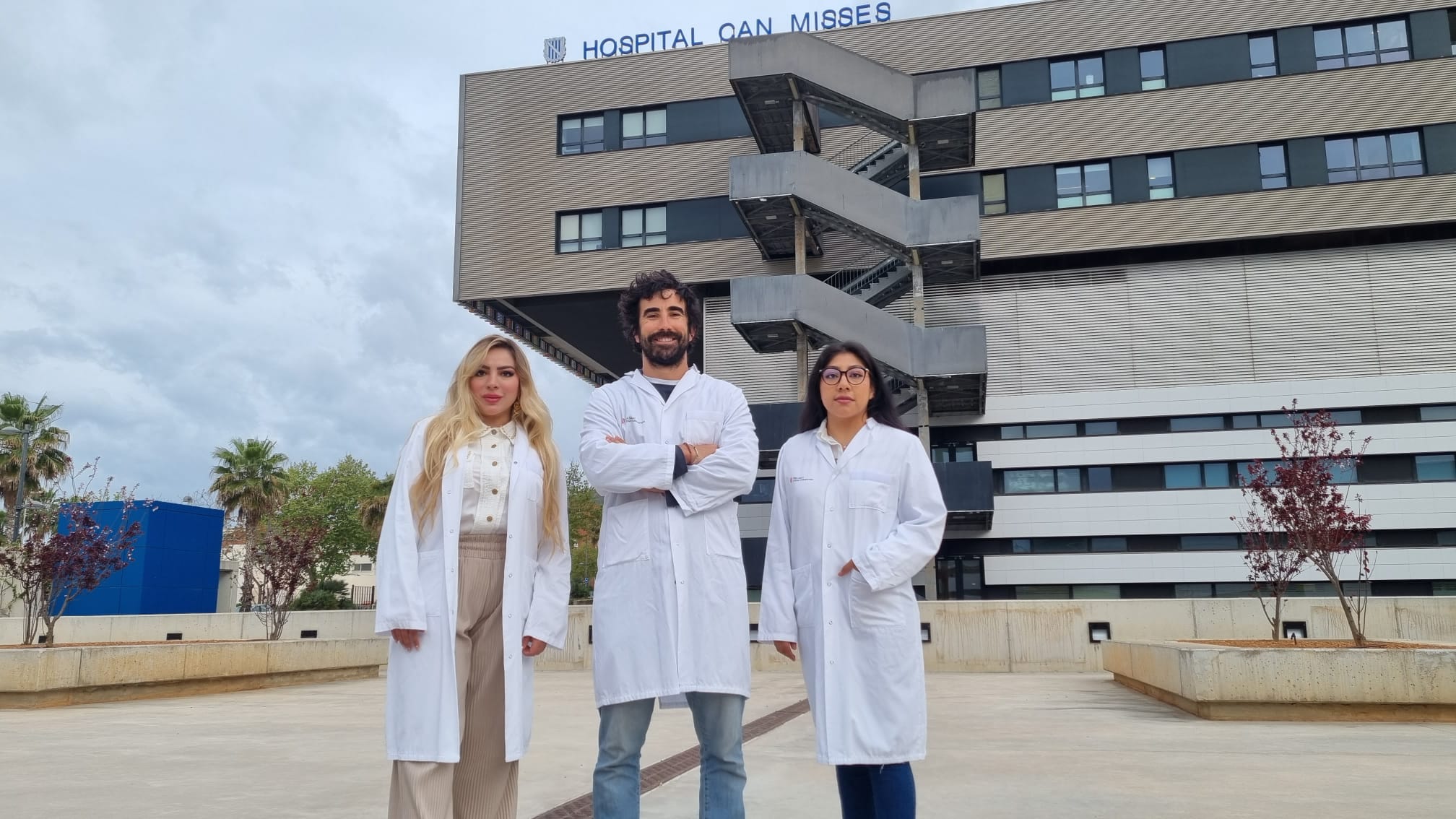 Tres de los cuatro nuevos facultativos de Atención Primaria: Melissa Díaz, Jorge Ramos y Yahaira Condorcet (ASEF)