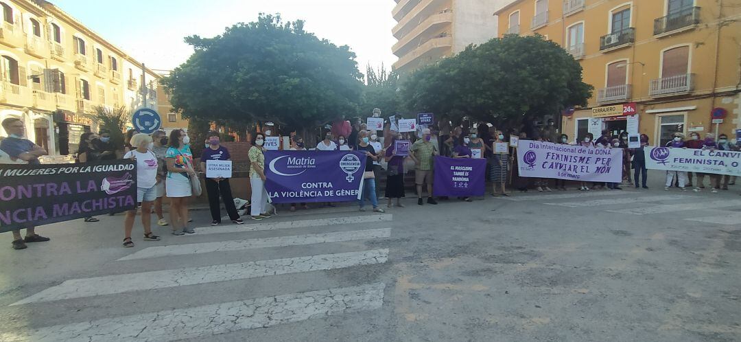 Participantes en la concentración en Dénia.