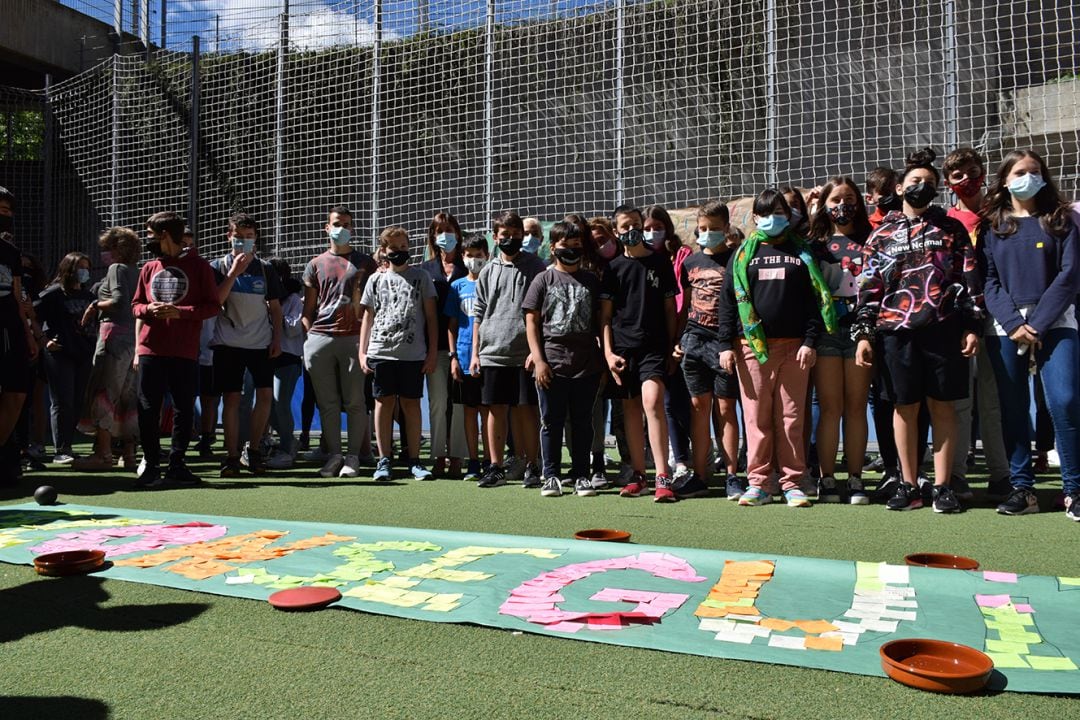 Alumnes de tots els centres del país han participat a la cloenda del curs escolar mostrant un gran mural en què es llegeix "aconseguit!". L'escola es tanca amb la voluntat de retornar a la normalitat al setembre.