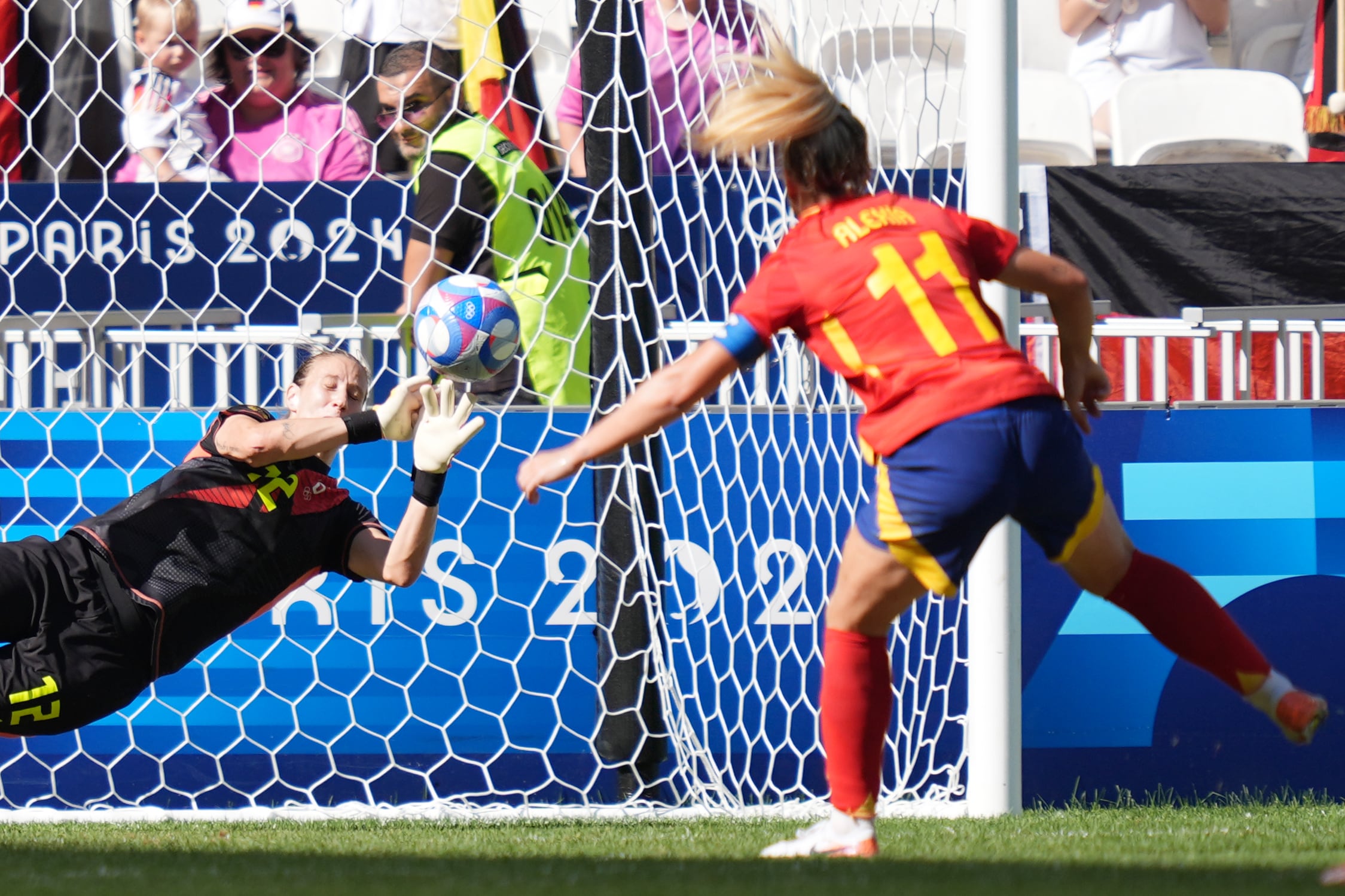 Alexia Putellas lanza el penalti decisivo ante Alemania