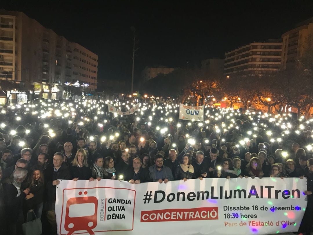 Concentración celebrada en Oliva, en diciembre de 2017, en defensa del Tren Gandia-Oliva-Dénia.