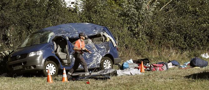 res personas -dos niños y un adulto- han muerto hoy en un accidente de tráfico ocurrido en la nacional 121-A su paso por Lantz (Navarra).