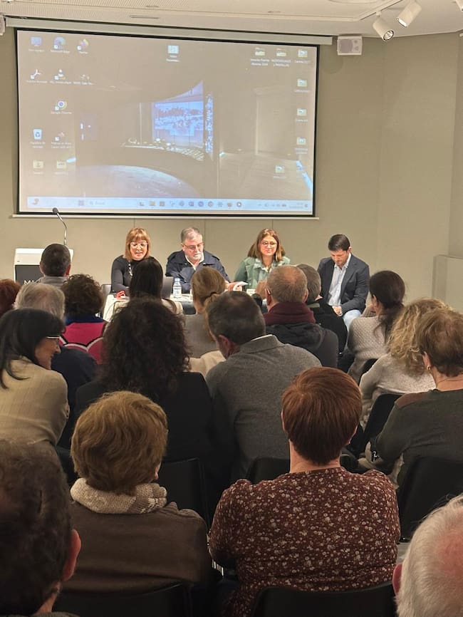 Momento de la presentación de la revista