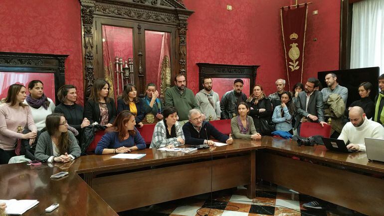 Comparecencia conjuunta de toda la oposición municipal, padres y madres y trabajadores de la Fundación Granada Educa la pasada semana