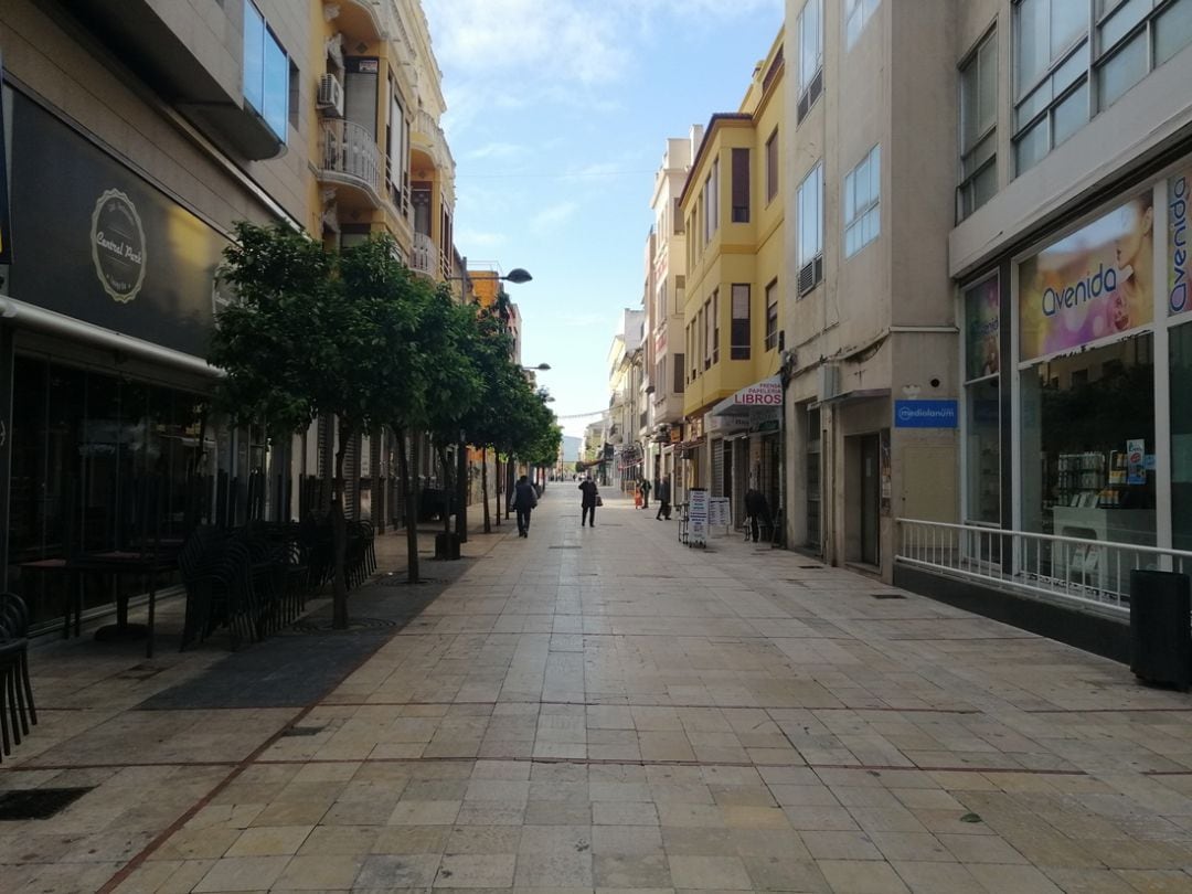 Locales comerciales cerrados en el centro de Gandia 