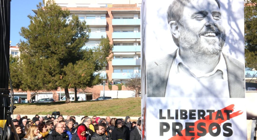 Cartel con el rostro de Junqueras en Manresa