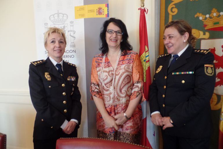 La subdelegada de Gobierno, Teresa Mata en la despedida oficial de la comisaria de Ponferrada