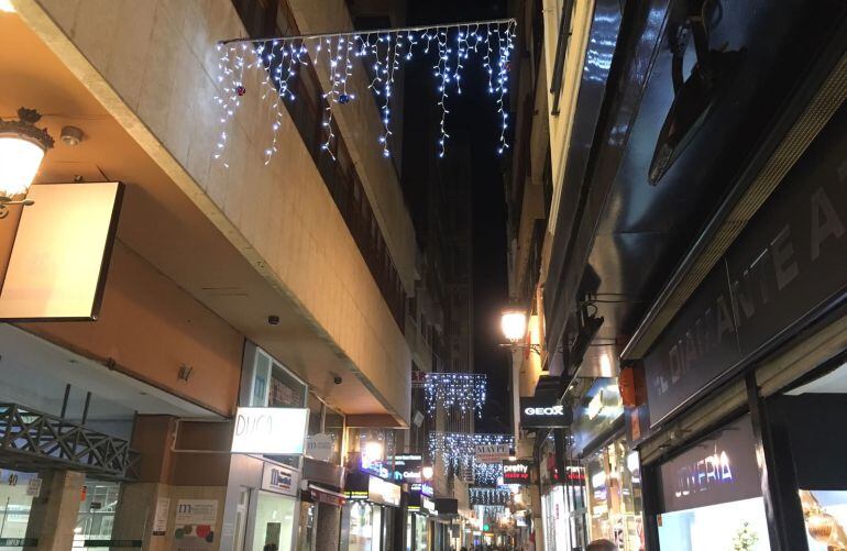 Luces instaladas en la calle Mayor por la Federación de Comercio