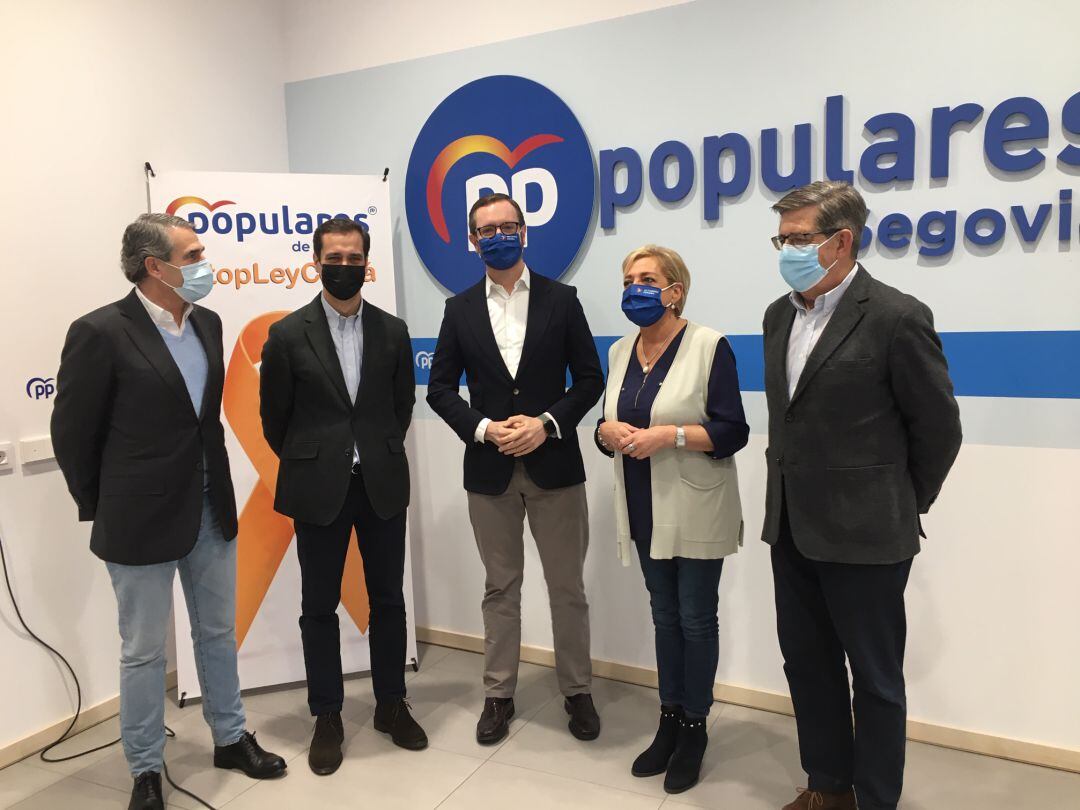 De izquierda a derecha: Juan José Sanz Vitorio, Pablo Pérez, Javier Maroto, Paloma Sanz y Jesús Postigo