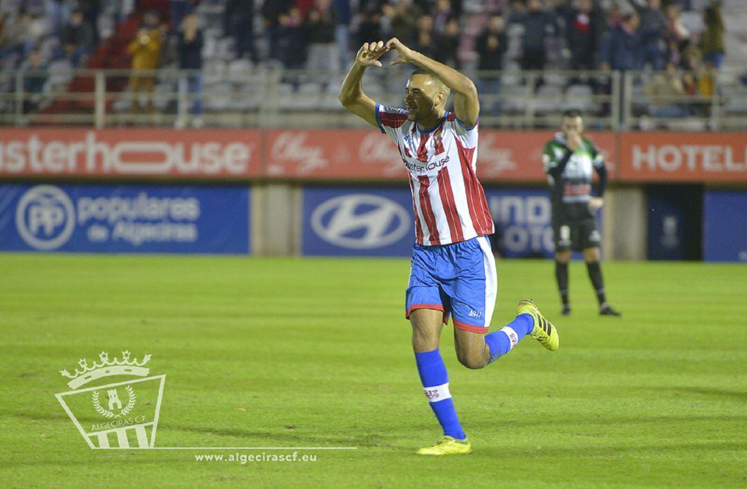 Ganet celebra un gol.