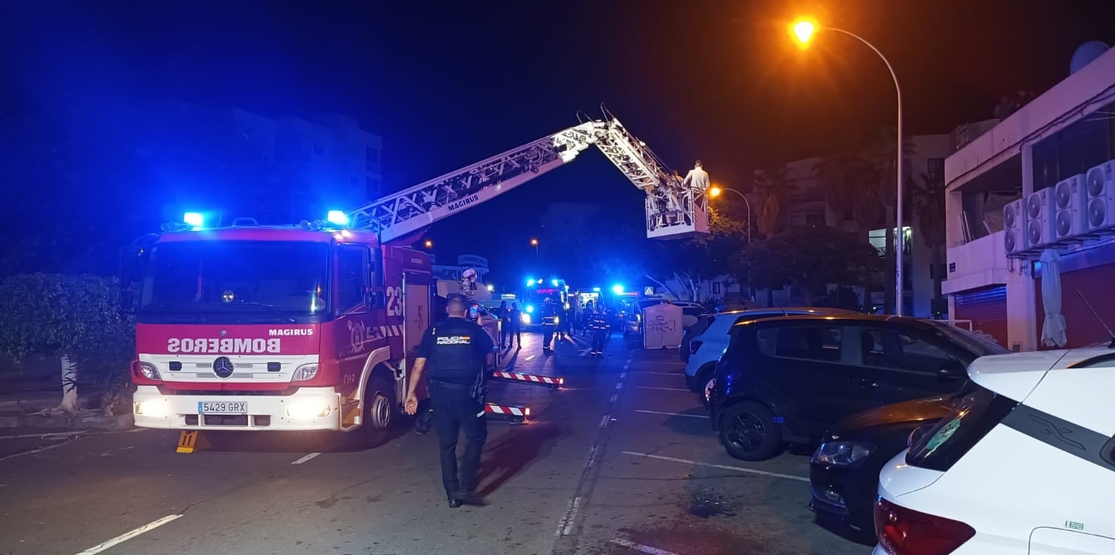 Incendio en un edificio de Arona (112 Canarias).