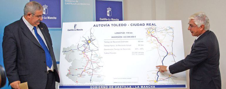 El ex-presidente de Castilla-La Mancha, José María Barreda, presentaba el trazado inical de la autovía Toledo-Ciudad Real