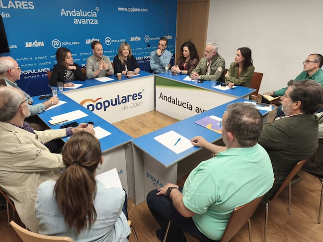 Reunión de candidatos del PP a las Elecciones de Andalucía de 2026 con representantes del comercio de Jaén.