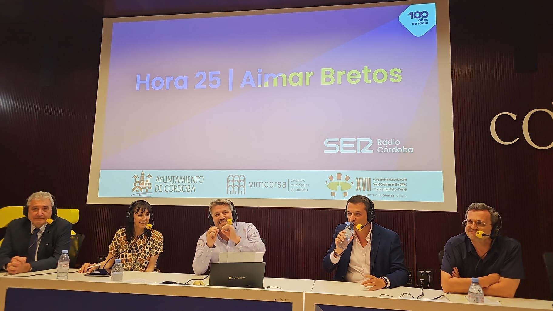 Aimar Bretos con el alcalde de Córdoba, José María Bellido,  los arquitectos Rosa Lara y Walter Debenedetti y el presidente del Consejo Social del Movimiento Ciudadano, Juan Andrés de Gracia