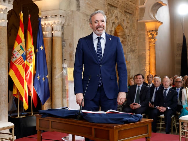 ZARAGOZA, 30/04/2026.-El recién investido presidente de Aragón, Jorge Azcón, durante su toma de posesión como presidente de Aragón este jueves en el Palacio de La Aljafería en Zaragoza.-EFE/ Javier Belver