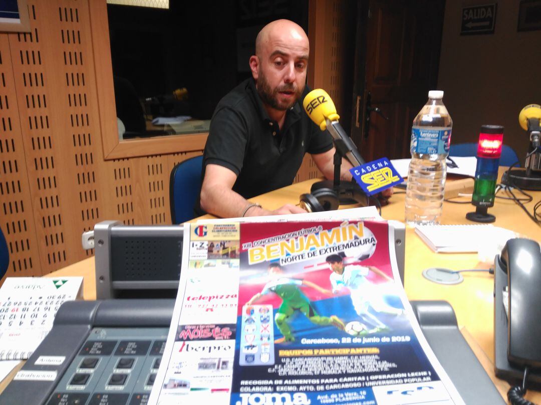 Manuel Rojas en los estudios de SER Norte de Extremadura