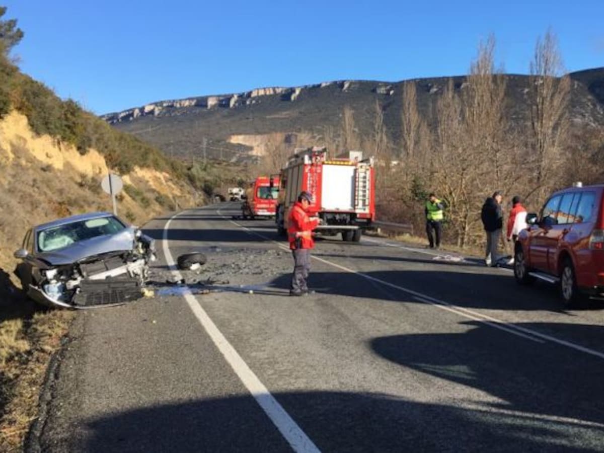 Dos heridos en una colisión entre dos turismos en Liédena