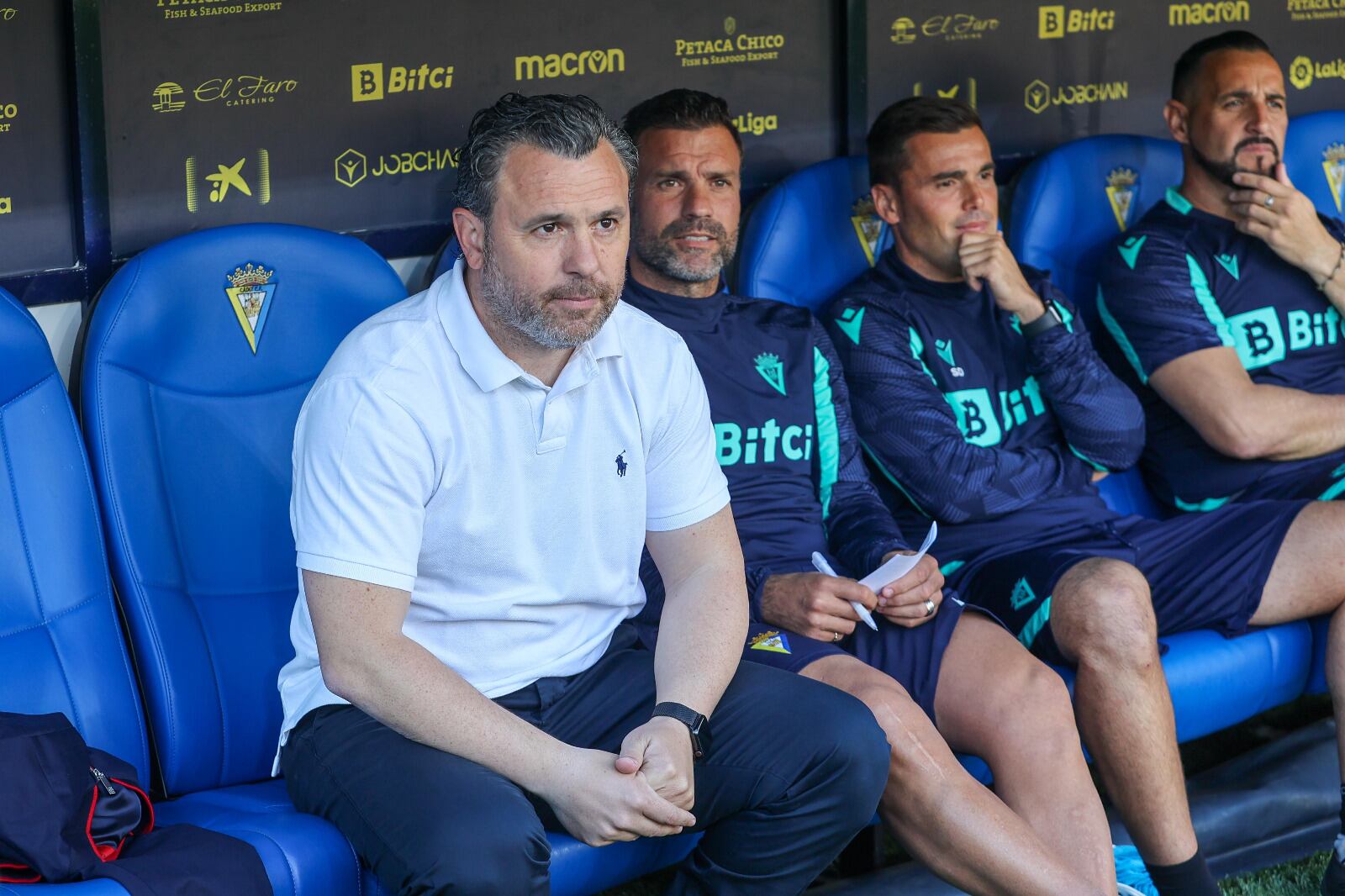 Sergio González en el banquillo del Nuevo Mirandilla.