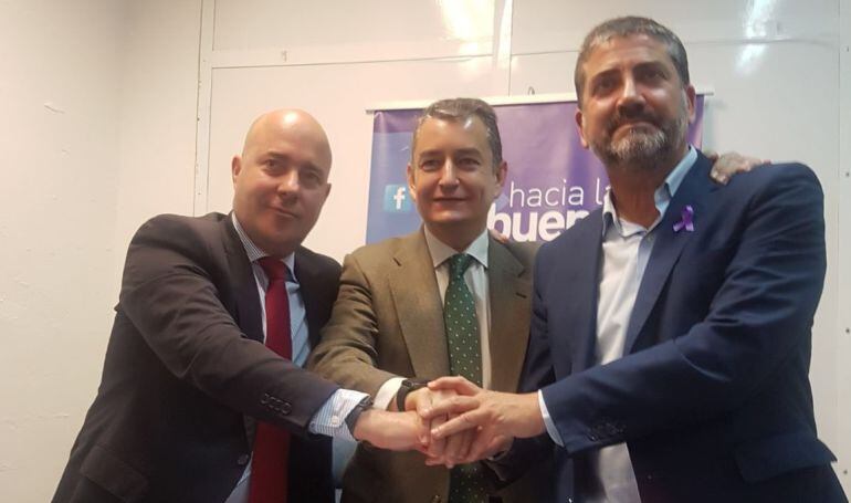 Juan Pablo Arriaga (dcha), junto a Antonio Sanz (centro) y Nacho Macías (izq)