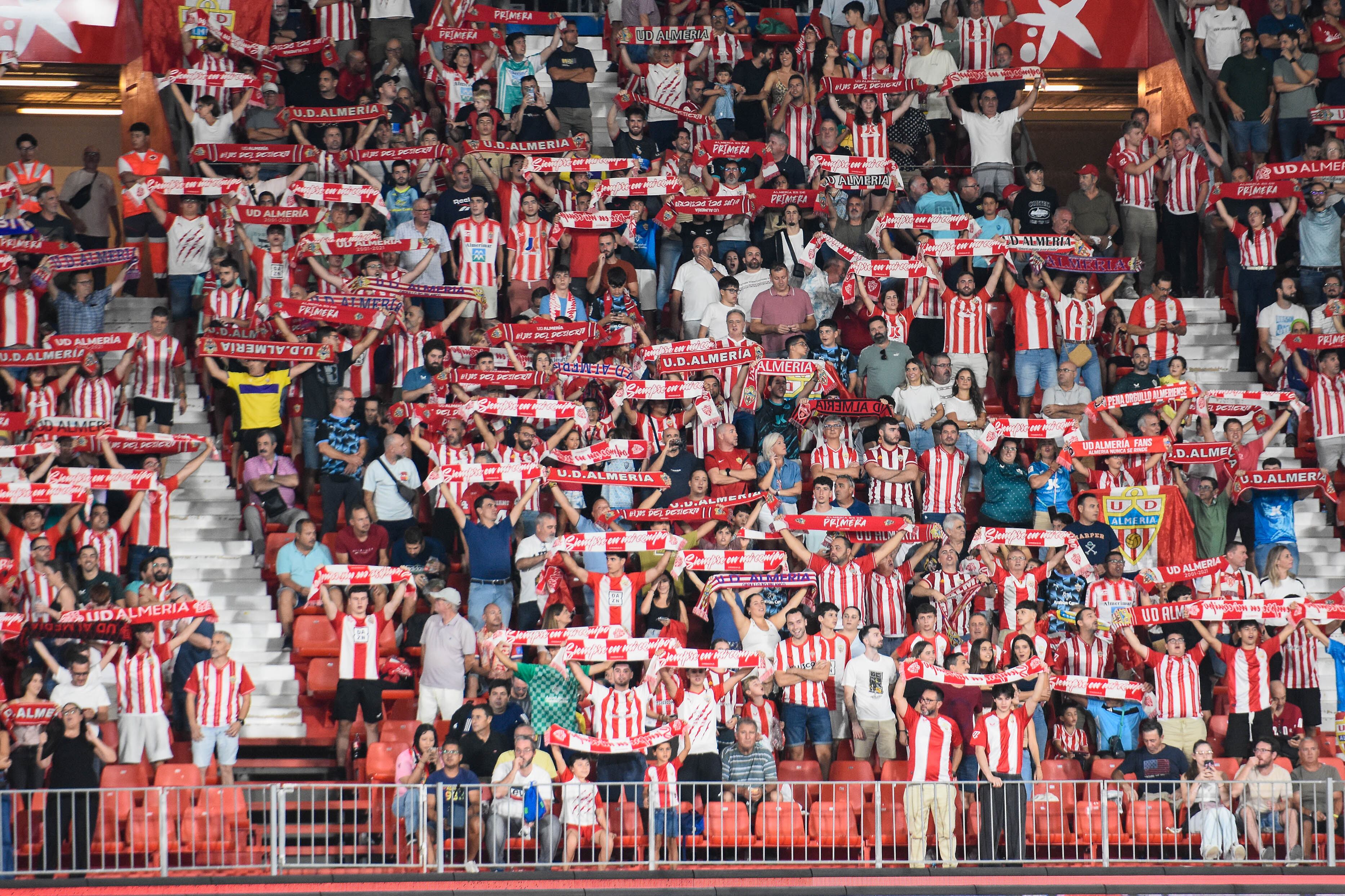 Una victoria que todo lo cura en el Almería.
