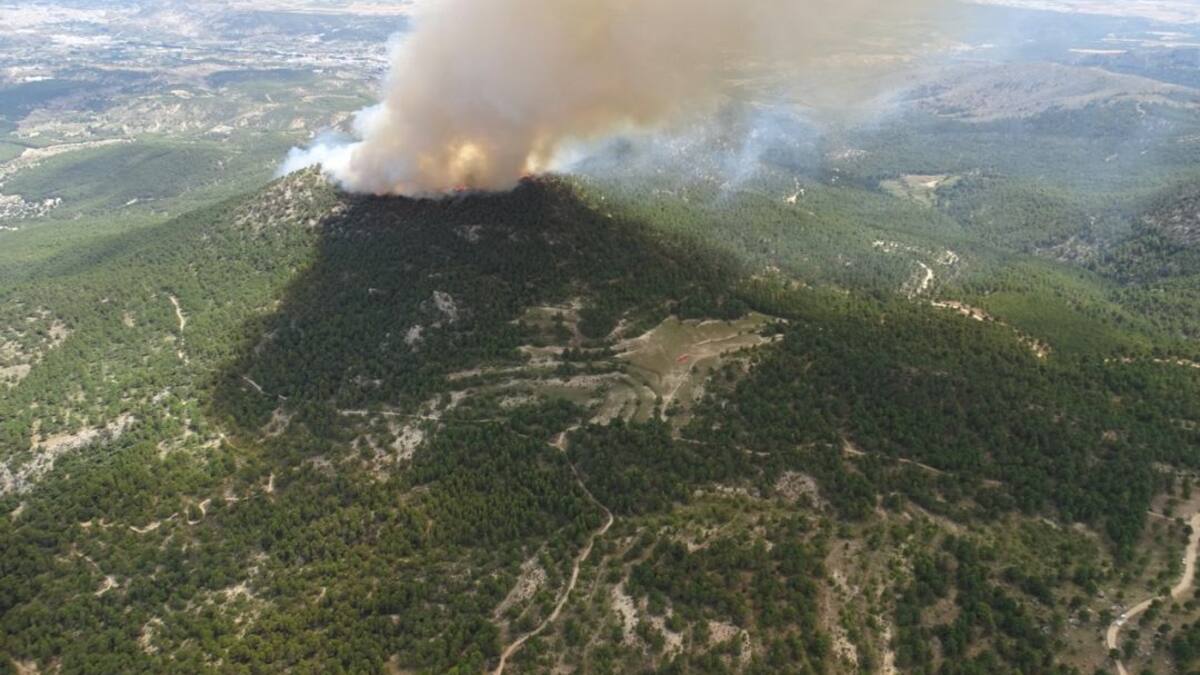 Practicamente controlado el incendio forestal del Cerro Gordo en Caravaca