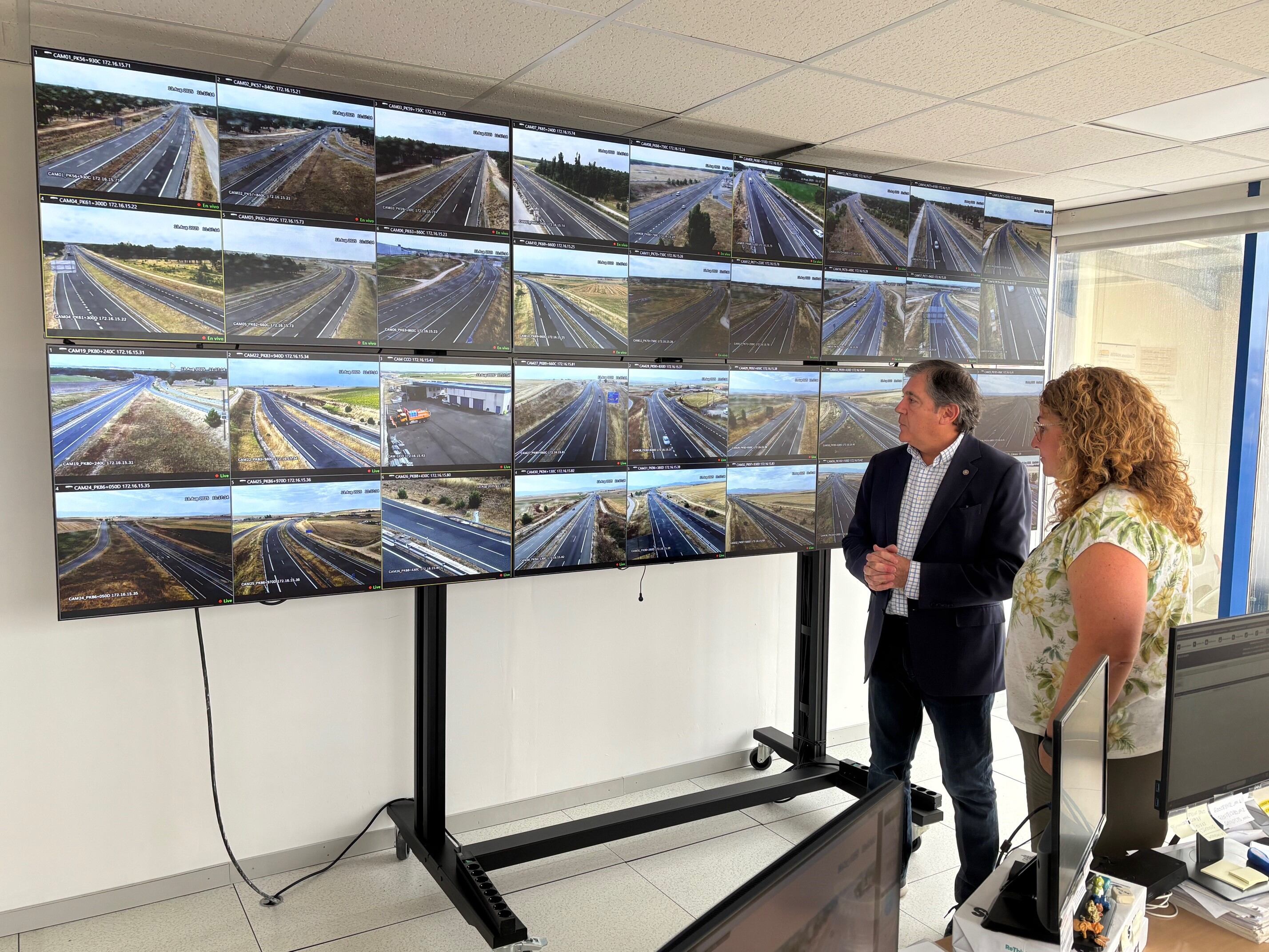 Visita del director general de carreteras de la Junta Jesús Puerta al centro de conservación de carreteras de Carbonero el Mayor